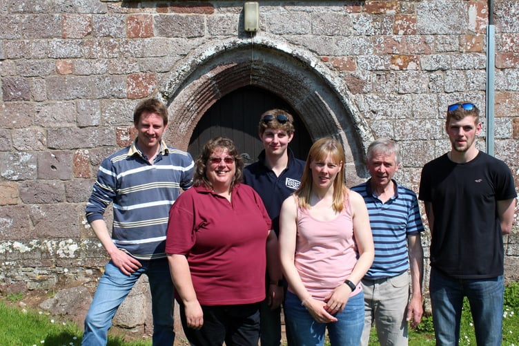 Sampford Courtenay A team - Nicola Bennie, Ben Squire, Karen Squire, Garry Stoneman, Joe Stoneman, Tom Squire. SR 7798