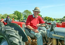 Teifi Valley Vintage Show draws in bank holiday crowd