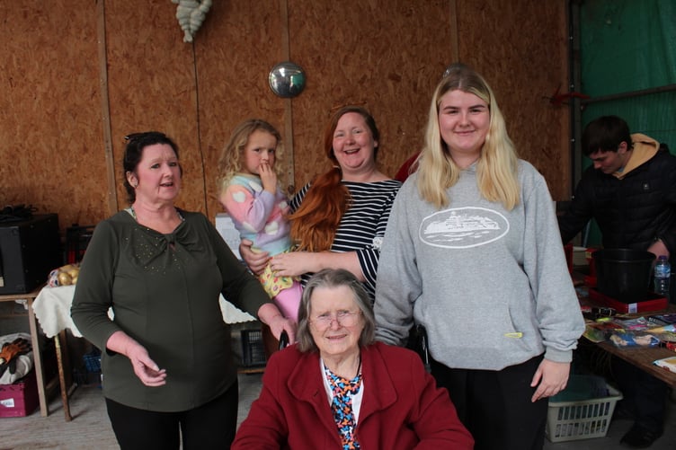Michael Lee’s mother, June, with her great grand daughter five years-old Hattie with her mother, Emma, who is also mum of 18 years-old Sophie with Carolyn, Emma’s Mum. SR 7831