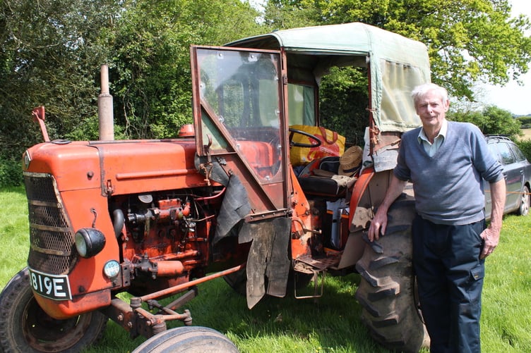 Colin Sanders with his 1967 Allis Chalmers ED 40 which he drove from his home at Exminster. SR 7867