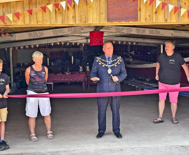 Dart gig club celebrate new shelter opening