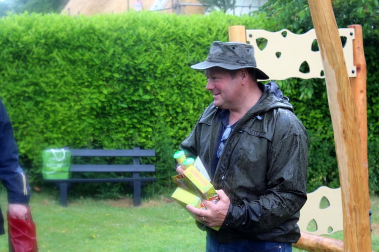 Parish Council chairman Steve Smith handing out the ices. SR 7994