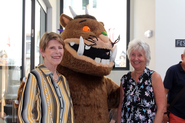 With the Gruffalo are Crediton Hospital League of Friends chairman Louise Adams (left) and secretary Pat Beetlestone. SR 8098