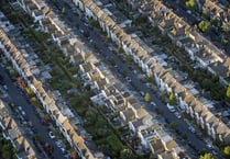  Dozens of  holiday homes in Waverley