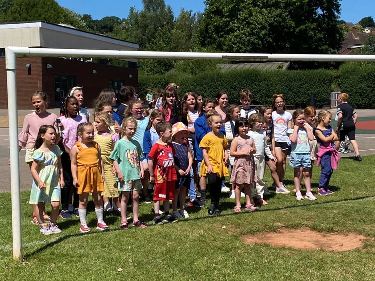Landscore School Choir entertained visitors with a number of songs at the picnic on the school field. NP 070723 04