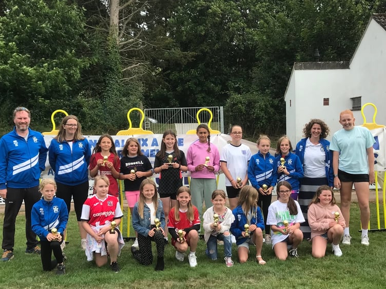 Crediton Youth U10 girls with their coaches and Jess Sandland.
