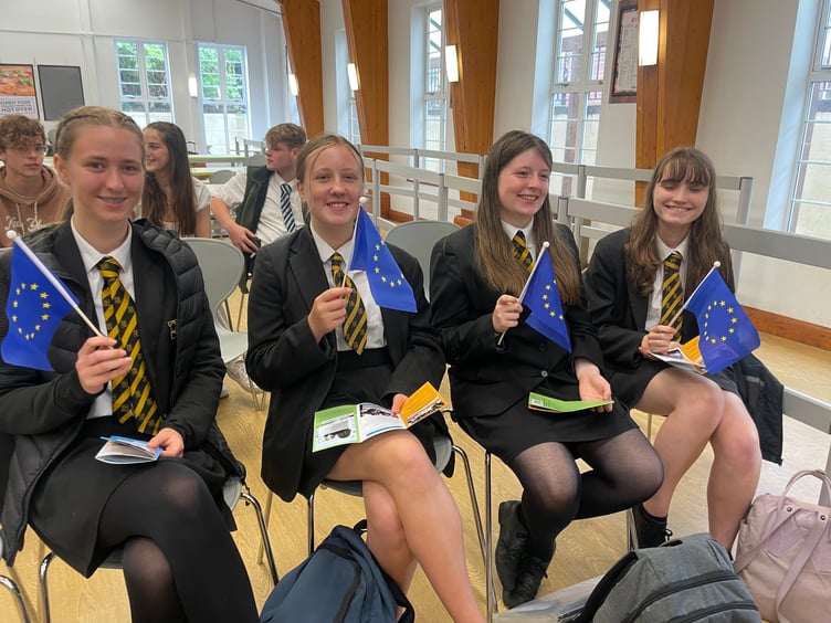 Young Ambassadors at Queen Elizabeth’s School. AQ 2573