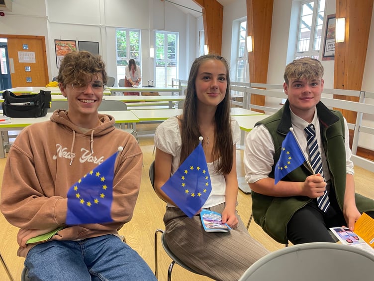 Young Ambassadors at Queen Elizabeth’s School. AQ 2574
