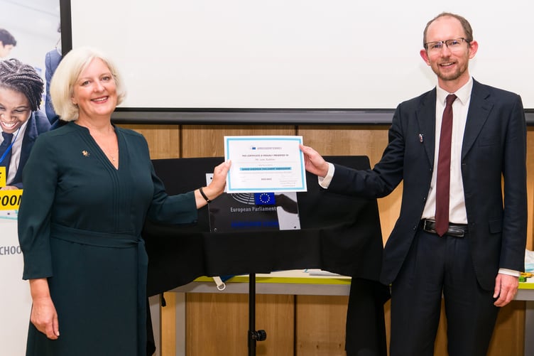 Former Member of the European Parliament, Caroline Voaden presenting a certificate award to Sam Robbins, Senior EPAS Ambassador at Queen Elizabeth's School.