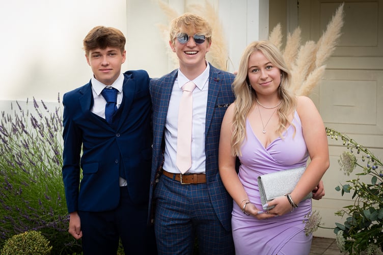 Images from the QE School Year 11 Summer Ball.