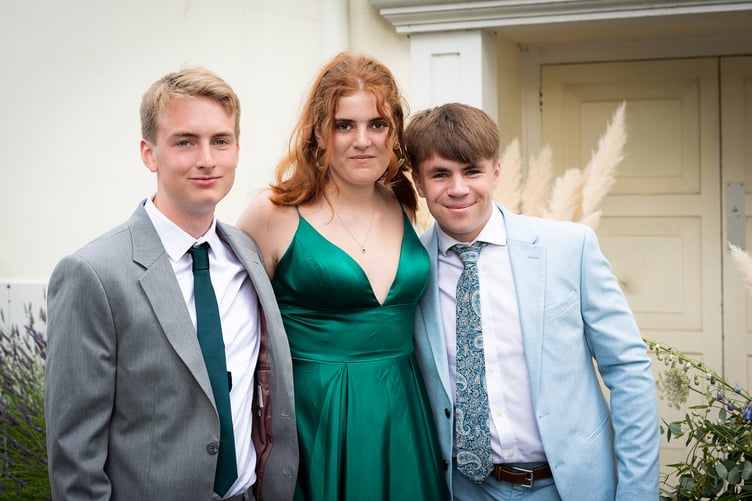 Images from the QE School Year 11 Summer Ball.