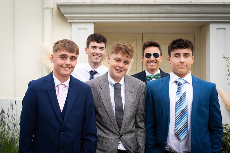Images from the QE School Year 11 Summer Ball.