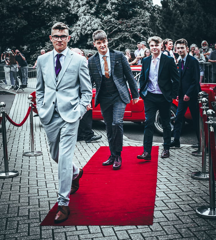 Images from the QE School Year 11 Summer Ball.