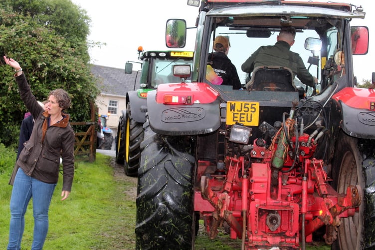 Organiser Tash Edwards waving tractors off. SR 8573