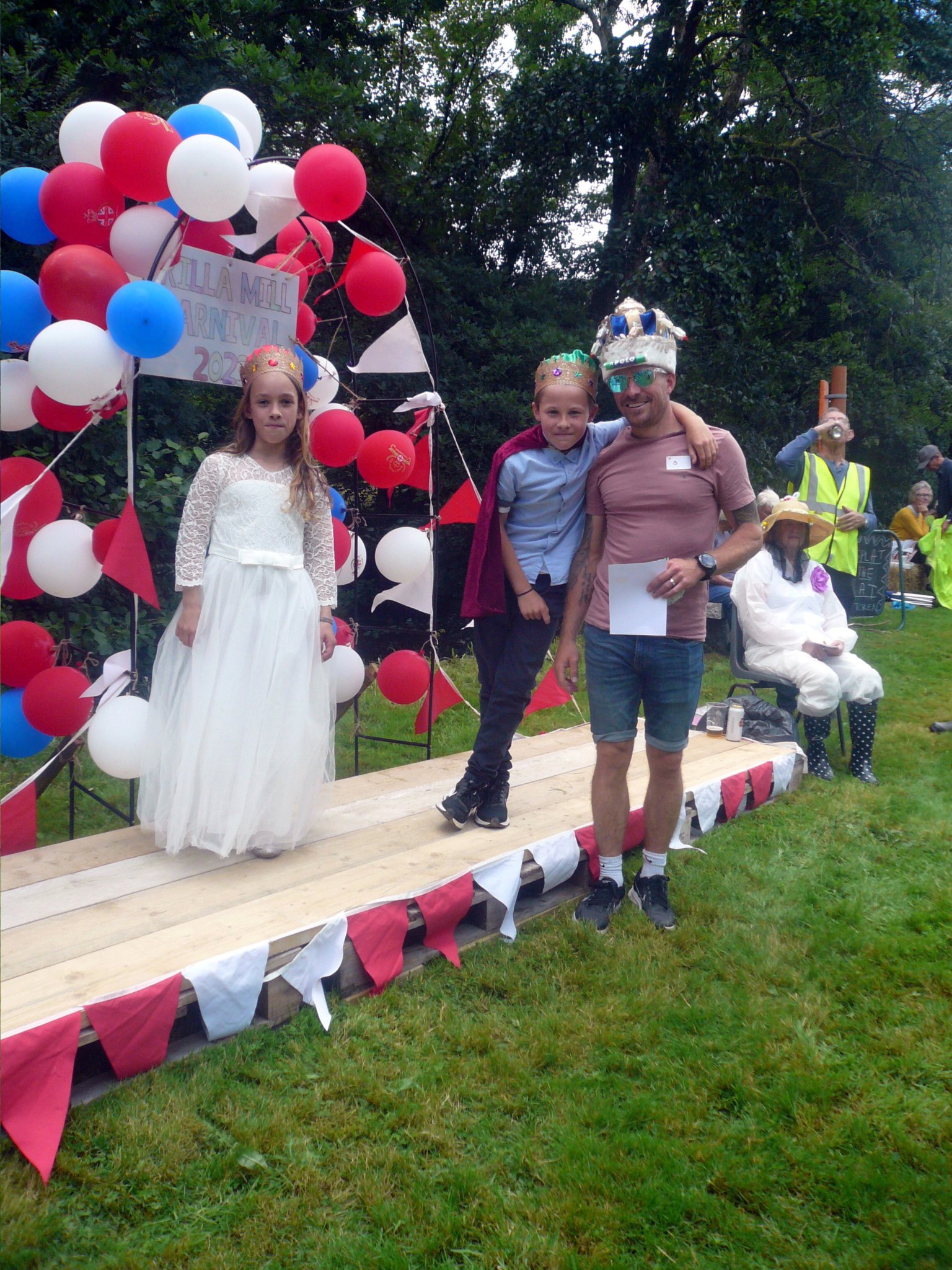 A Royal congratulations to the King’s father Simon Morse, for his hat representing The Royal Mint, which won 3rd Best Dressed