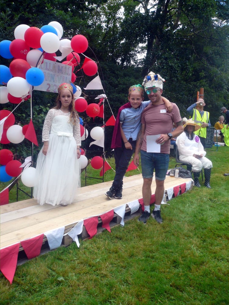 A Royal congratulations to the King’s father Simon Morse, for his hat representing The Royal Mint, which won 3rd Best Dressed
