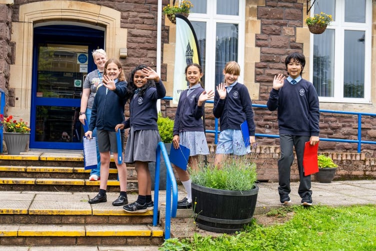 School children on hand to welcome judges