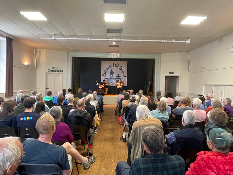 A busy concert.  AQ 4181