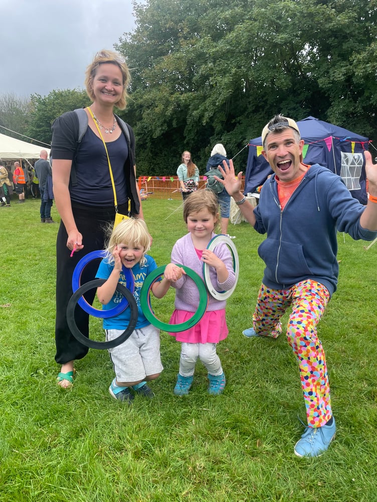 Family fun with Rob Pudner of Entertainingly Different.  AQ 4254