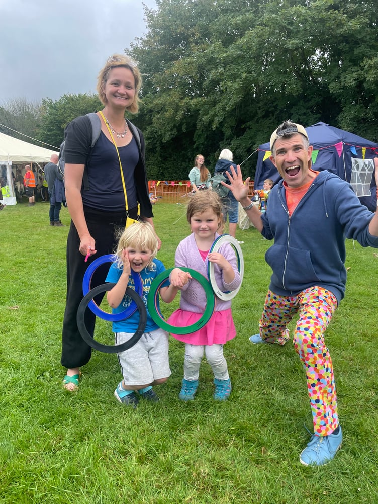 Family fun with Rob Pudner of Entertainingly Different.  AQ 4255