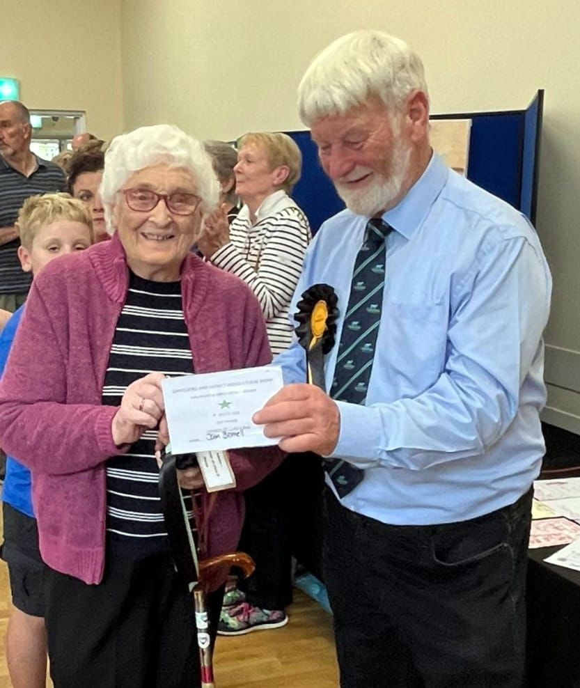 Joan Bromell receiving a cup for best vase garden flowers