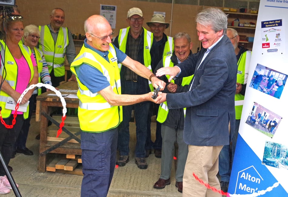 <p>East Hampshire MP Damian Hinds opens the new Alton Men's Shed in Edgar Hall</p>