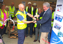 East Hampshire MP Damian Hinds opens new Alton Men's Shed