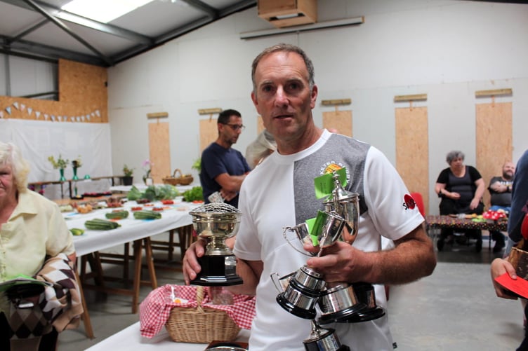 Stephen Reed and an armful of six of his trophies. SR 8682