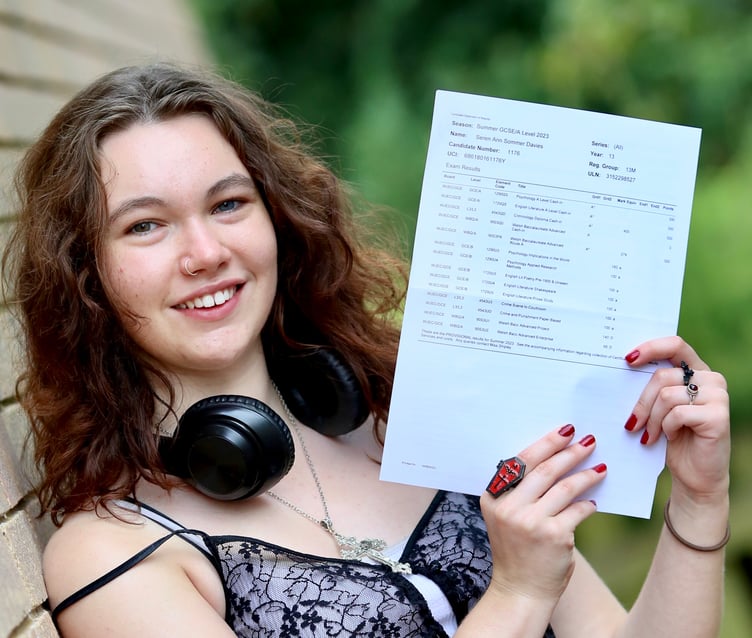 Seren Davies (A* English Literature, A* Psychology, A* Criminology, A* WBQ – 4A*s)