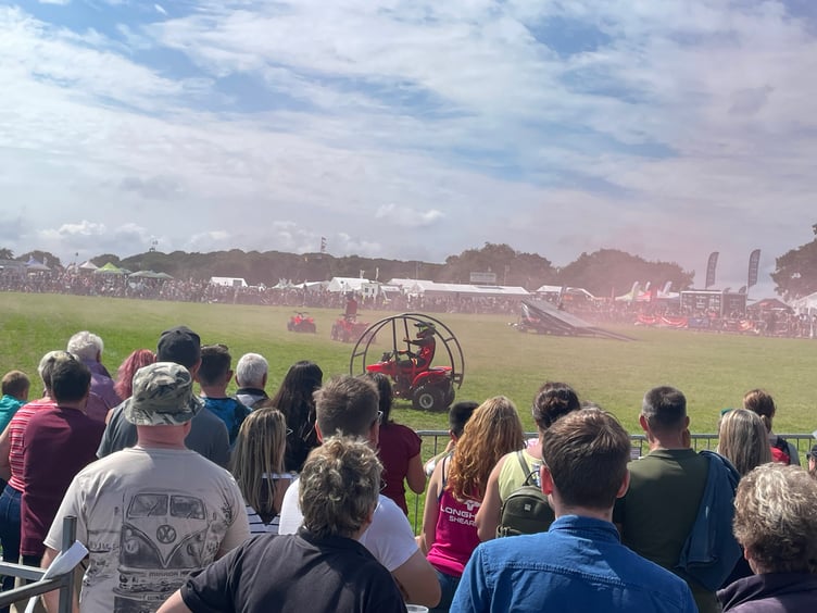 The main ring entertainment was impressive. AQ 3930