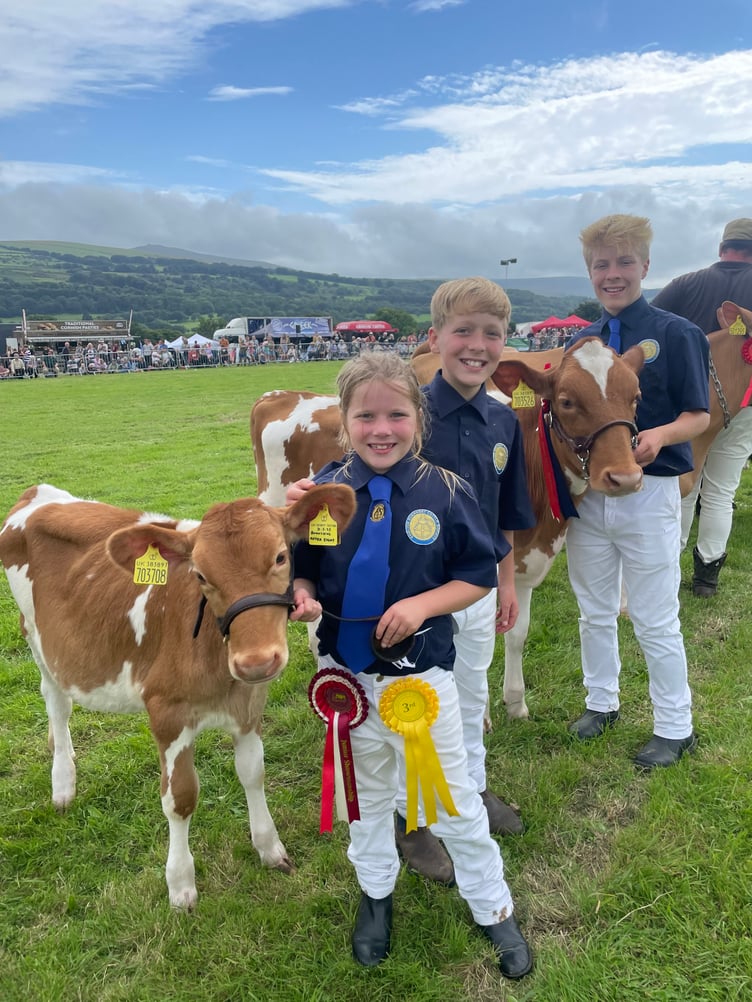A family group of young exhibitors in the main ring. AQ 3976
