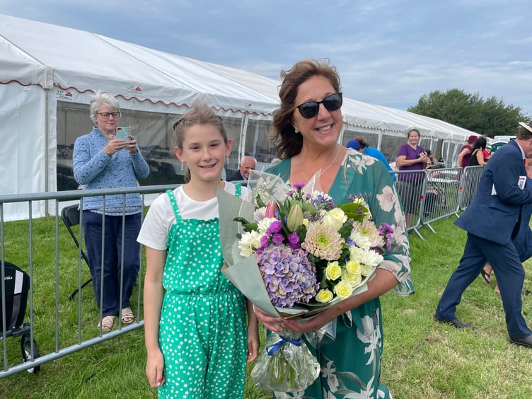 Flowers for the President’s wife after she presented the trophies. AQ 4016