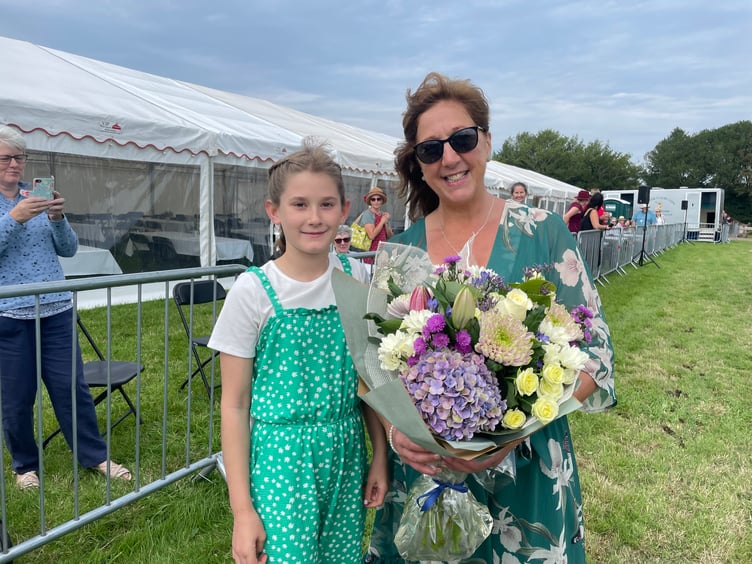Flowers for the President’s wife after she presented the trophies. AQ 4018