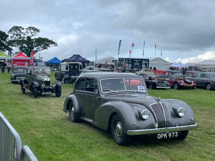 Vintage cars paraded in the main ring. AQ 4034