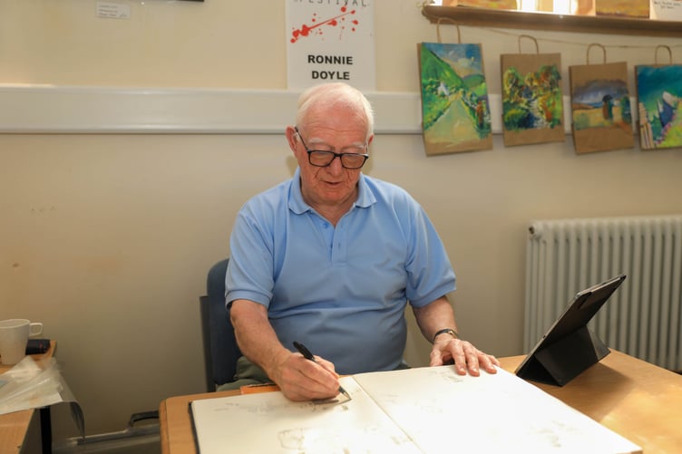 Ronnie Doyle sketching at the Isle of Man Art Festival held at Quayle's Hall. Photo by Callum Staley (CJS Photography)