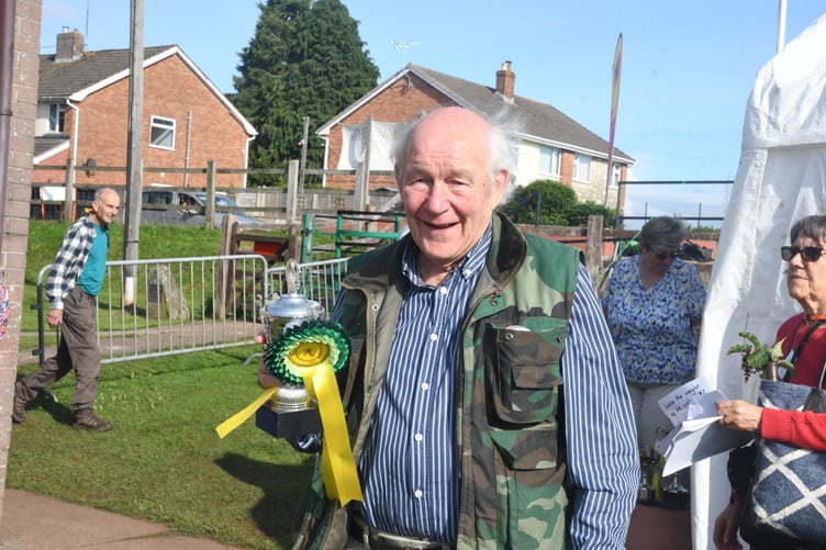 David Woodward with the Syd Martin Cup for the best floral exhibit.