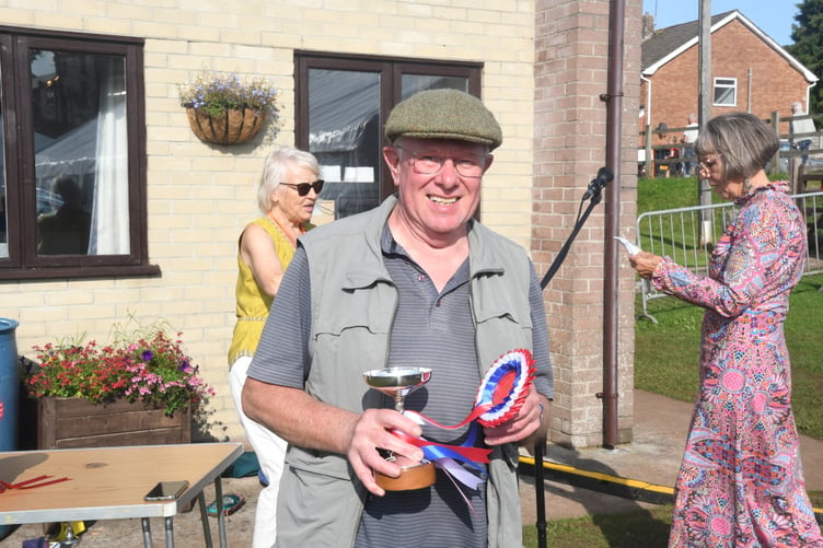 Andrew Phillips won the Warren Ardern Cup for honey