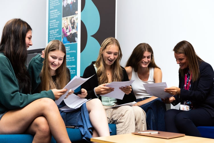 Jasmin Huamani-Woolley, Issy Brown, Kameja Dirziute, Emily Dodge receiving results, with Mrs Joanne Guest (headteacher)