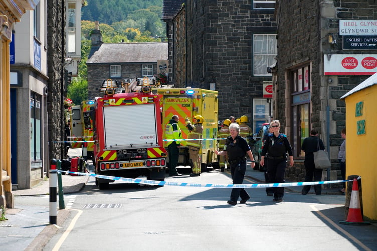 Explotion at Spar Dolgellau
Fire crews, Ambulans, Police and Air Ambulance attend explosion at Spar Dolgellau with a few casualties
Picture Erfyl Lloyd Davies Photography