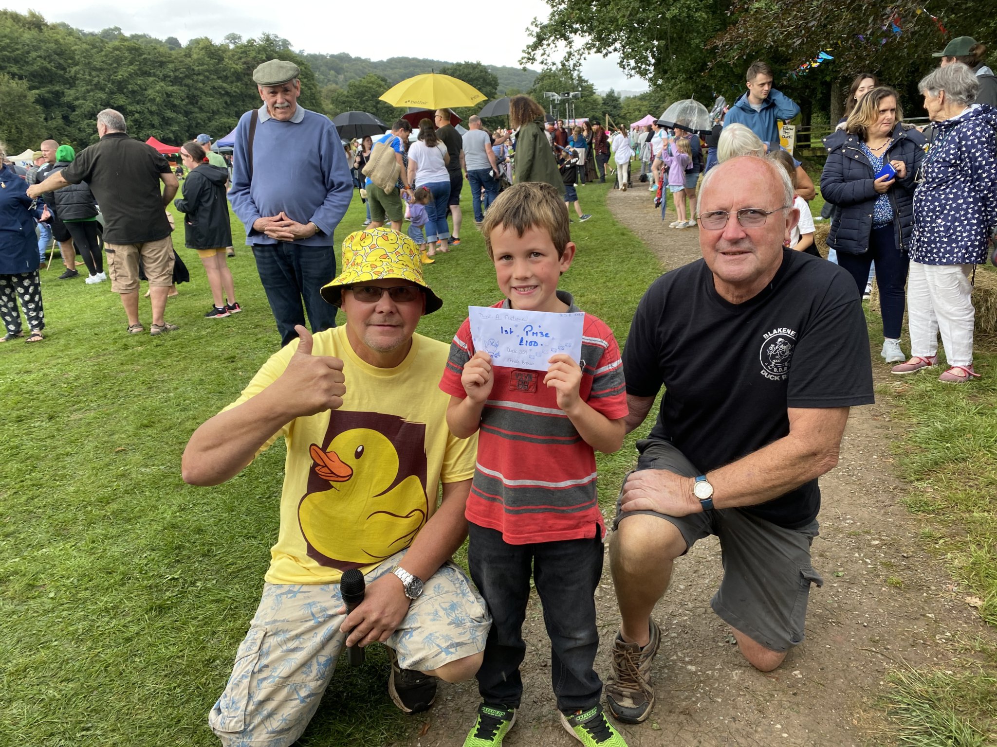 Commentator Dave Brice (left) and organiser Glyn Bullock with winner Ethan Brown.