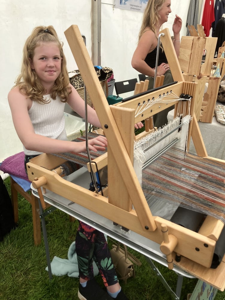 Ten-year-old weaver Elena
