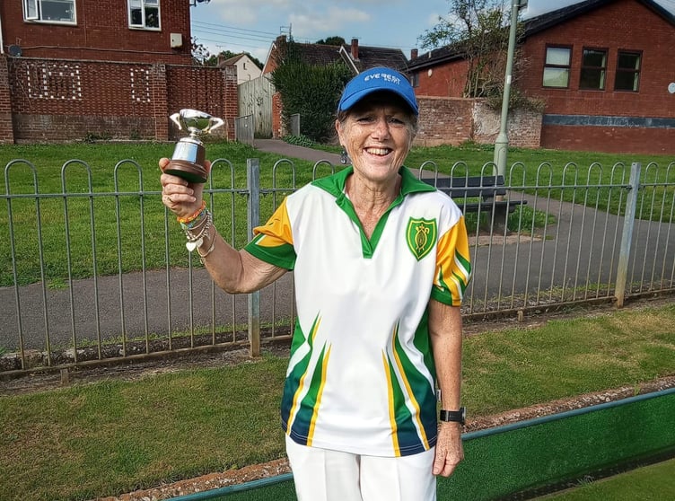 Ladies Non Cup winner was Jackie Hemmings Anthony.