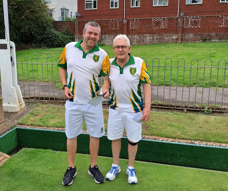 Men’s Handicap winners, Richard Ellis and Mike Haywood.