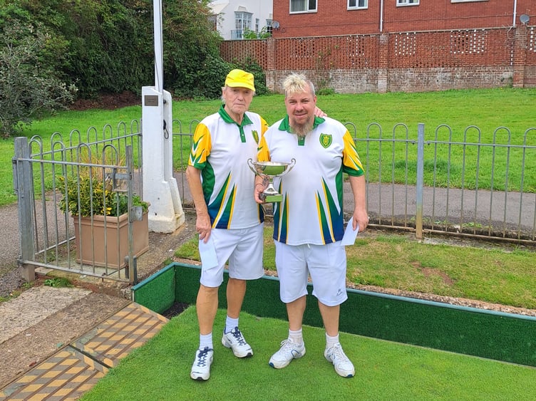 Non-Cup winners, Eric Halliday and Pete Sheppard.