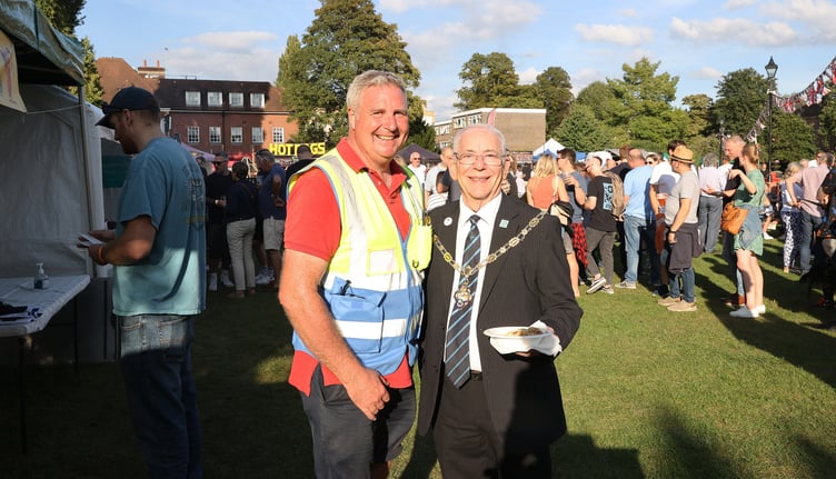 Farnham's Sausage and Cider Festival 2023 in Gostrey Meadow – Lions' president Graeme Main with mayor Alan Earwaker