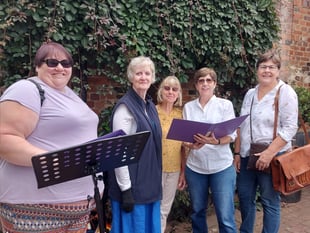 Choir gets Lion & Lamb Yard dancing with impromptu concert