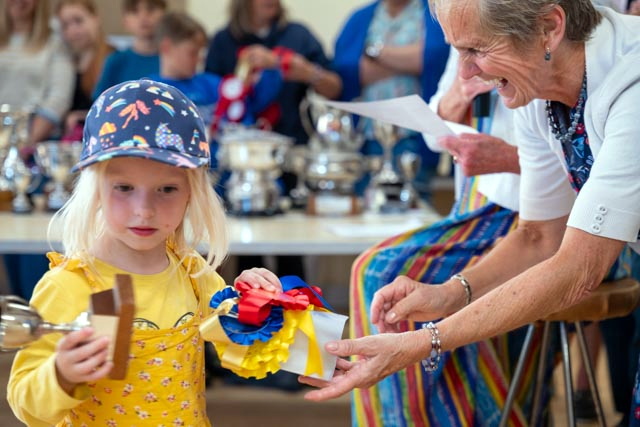 Anouska applauded and rewarded for her creative skills at Walkhampton Flower Show.