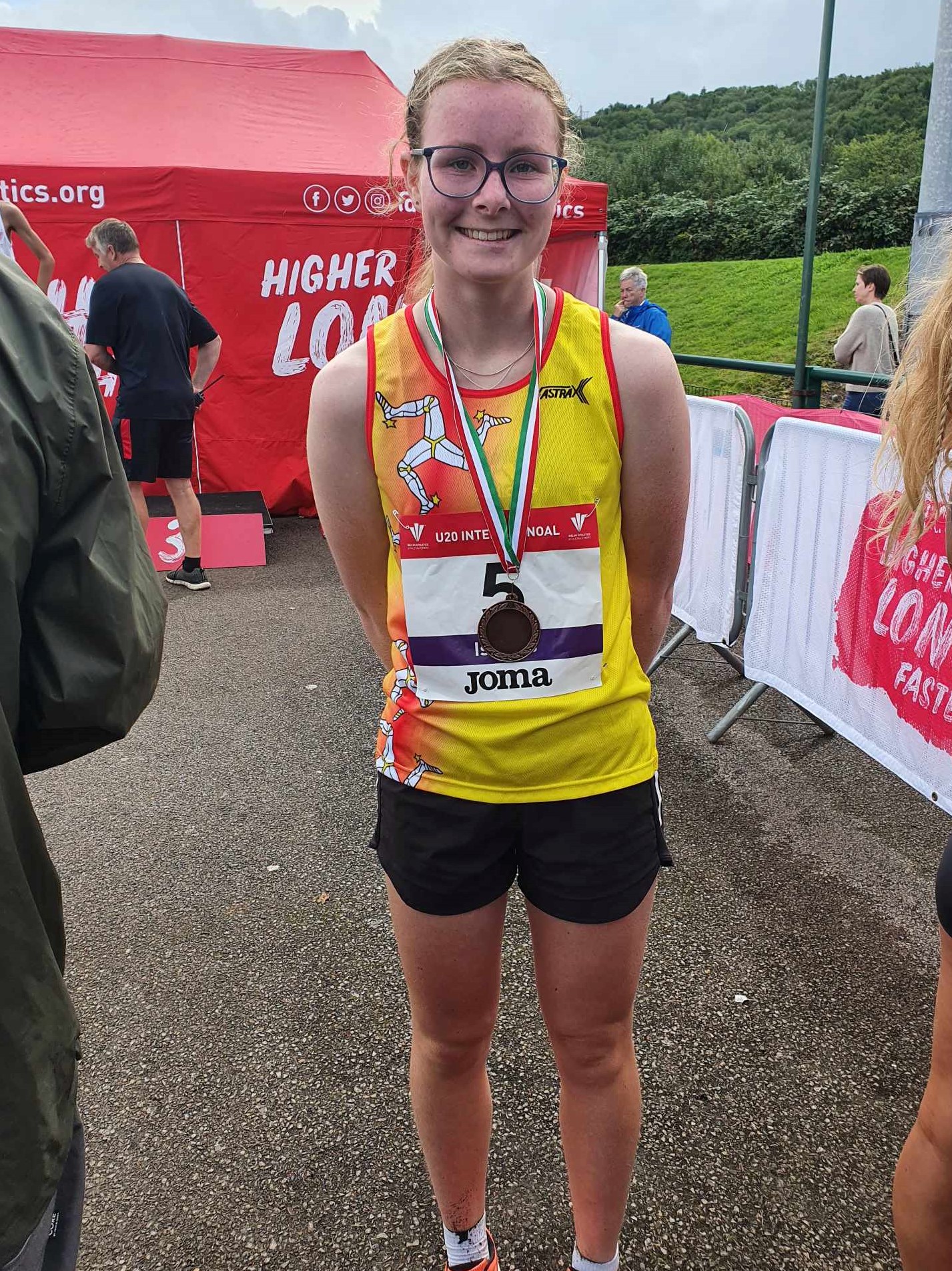Mia Dunwell took the bronze medal in the women’s 5,000 metre walk at the Welsh Junior International meeting