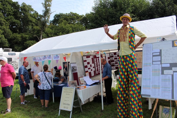Juggler and stilt walker Matt Lemon from North Devon. SR 8881