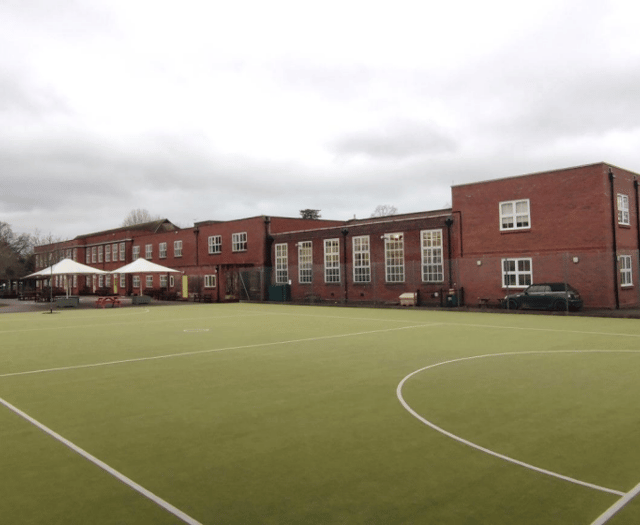South Farnham School named Surrey’s best-performing primary school